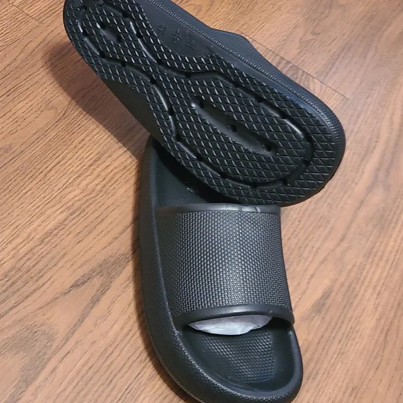 Black cloud cushion nonslip slides - Picture 3 of 3